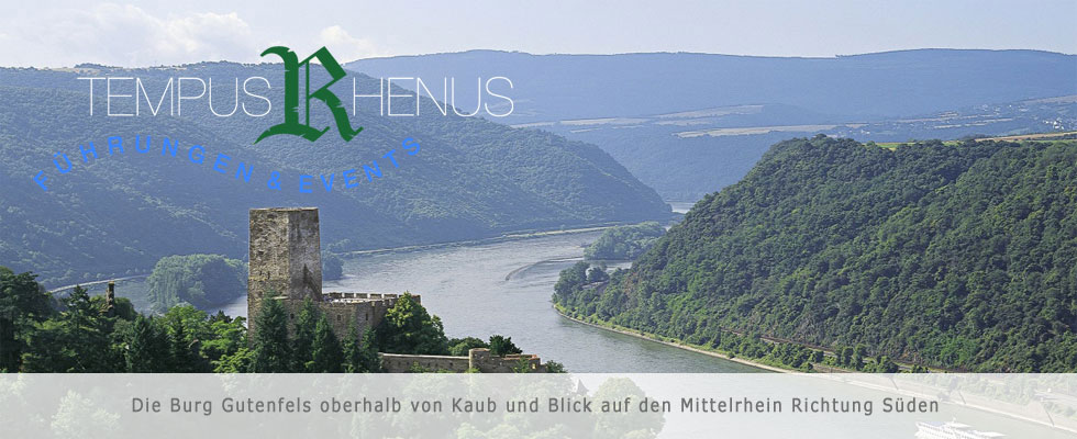 Die Burg Gutenfels oberhalb von Kaub und Blick auf den Mittelrhein Richtung Süden