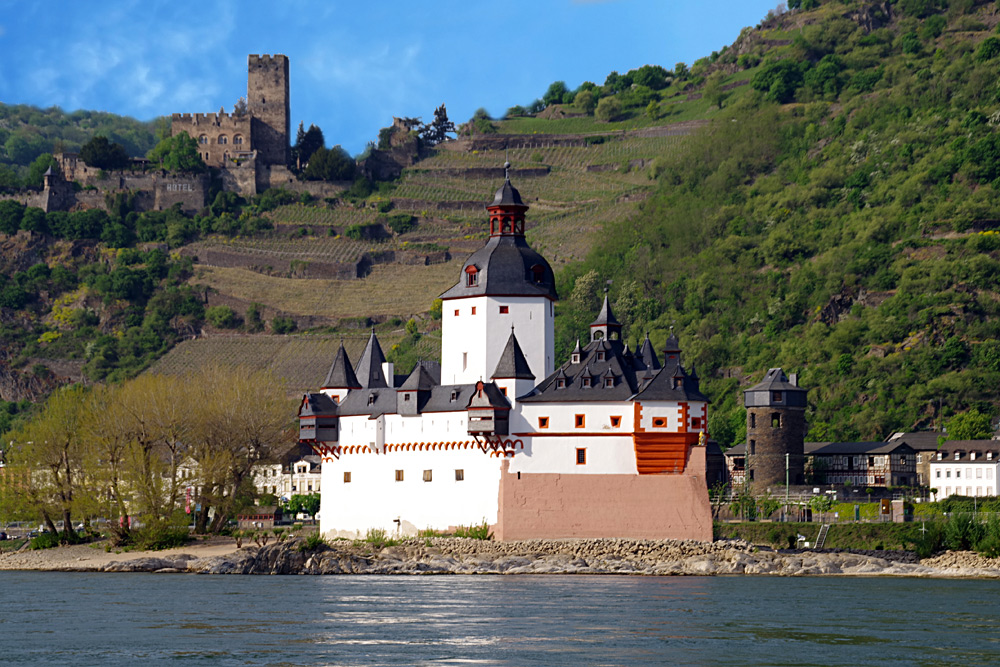 Stadt Kaub mit Burg Gutenfels und Zollburg Pfalzgrafenstein